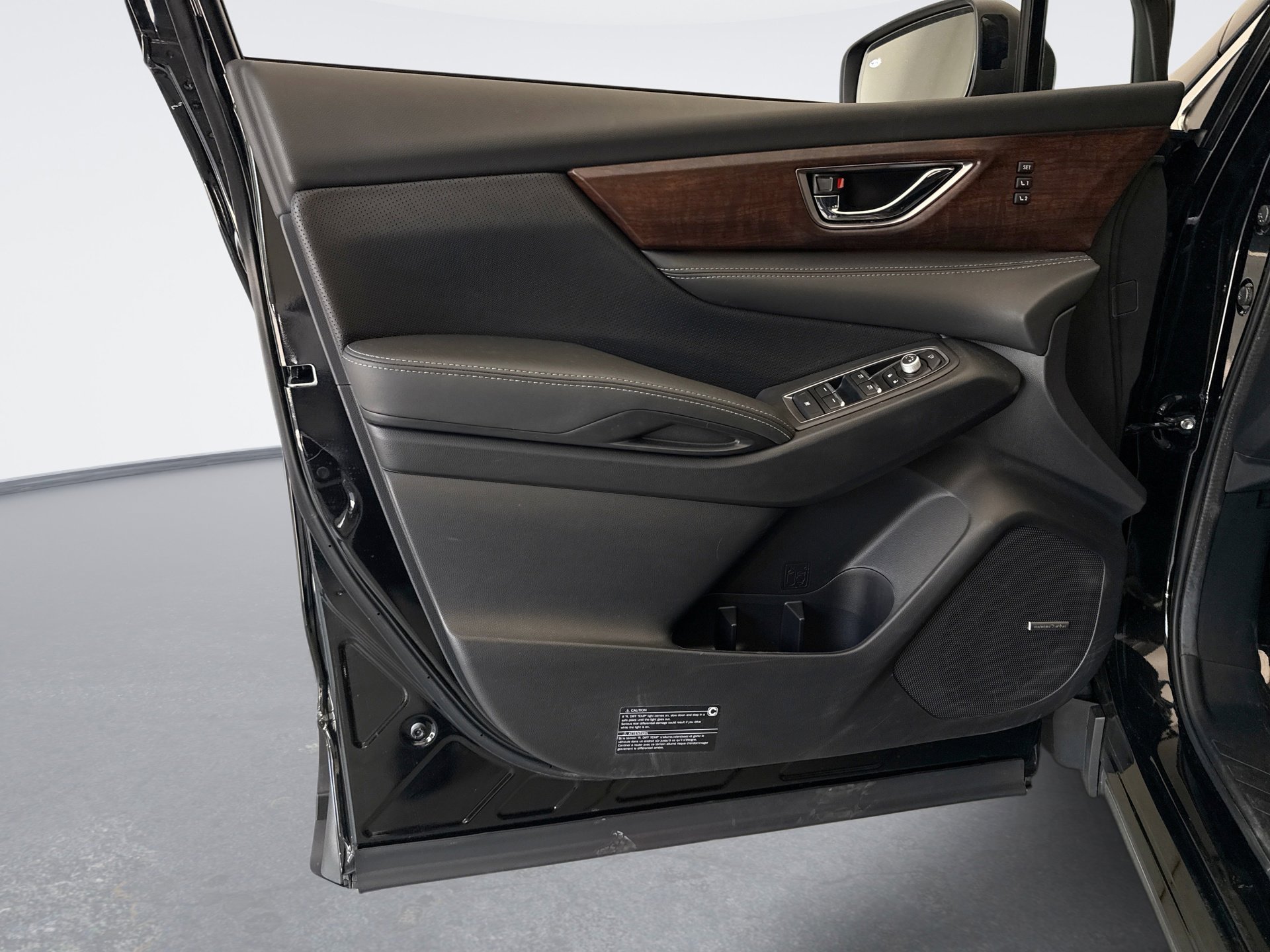 Used 2023 Subaru Ascent Touring image 9