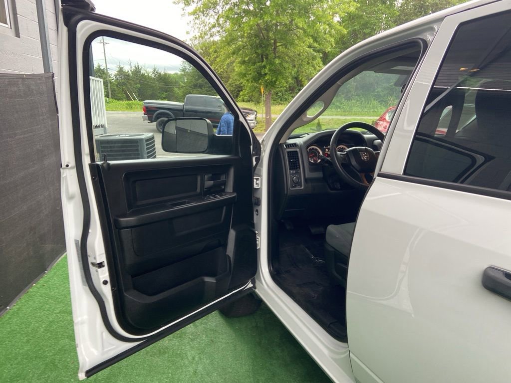 Used 2019 RAM 1500 Express AWD/4WD image 35