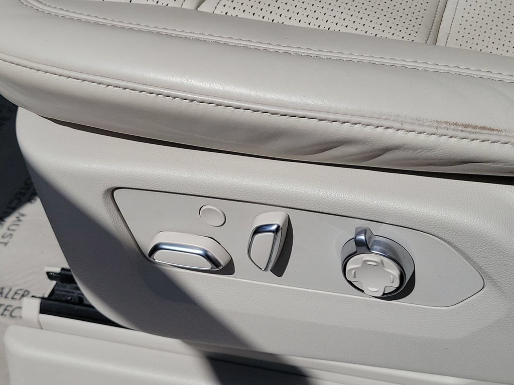 Used 2025 Cadillac Escalade ESV Sport Platinum w/ LPO, Floor Liner Package AWD/4WD image 24