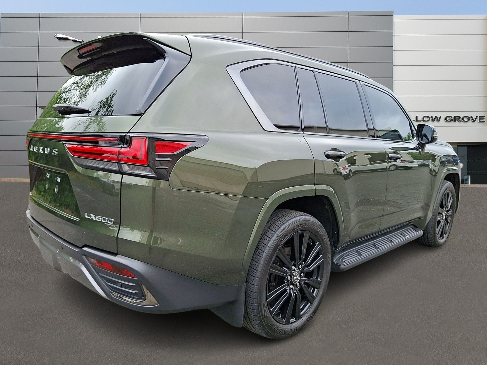 Used 2024 Lexus LX 600 4WD w/ Luxury Package image 2