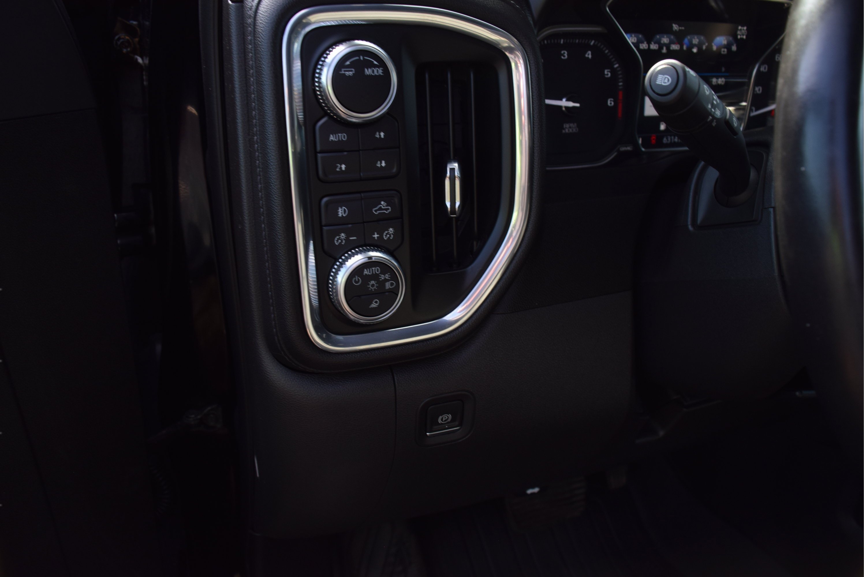 Used 2021 GMC Sierra 1500 Denali w/ Driver Alert Package II AWD/4WD image 12