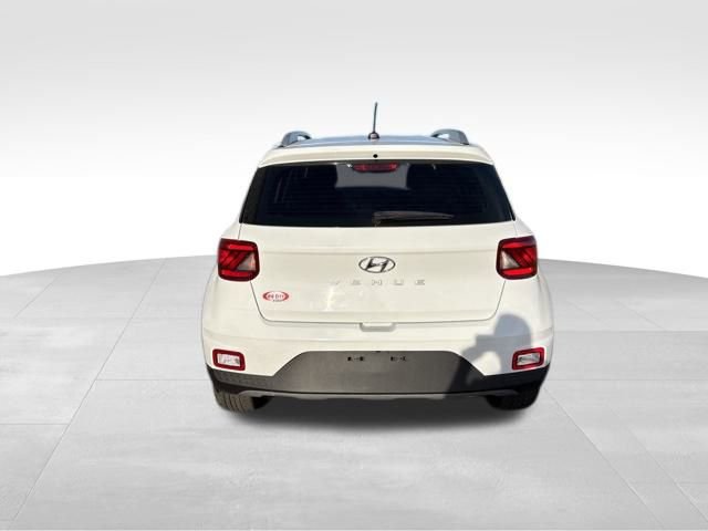 Used 2024 Hyundai Venue SEL image 6