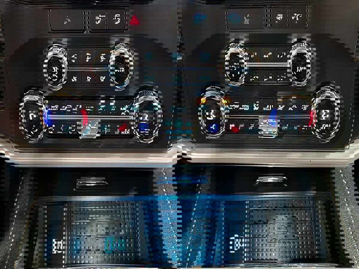 Used 2022 Ford Expedition XLT image 38