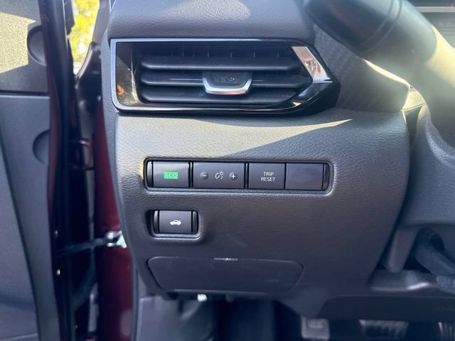 Used 2025 Nissan Sentra SV FWD image 26