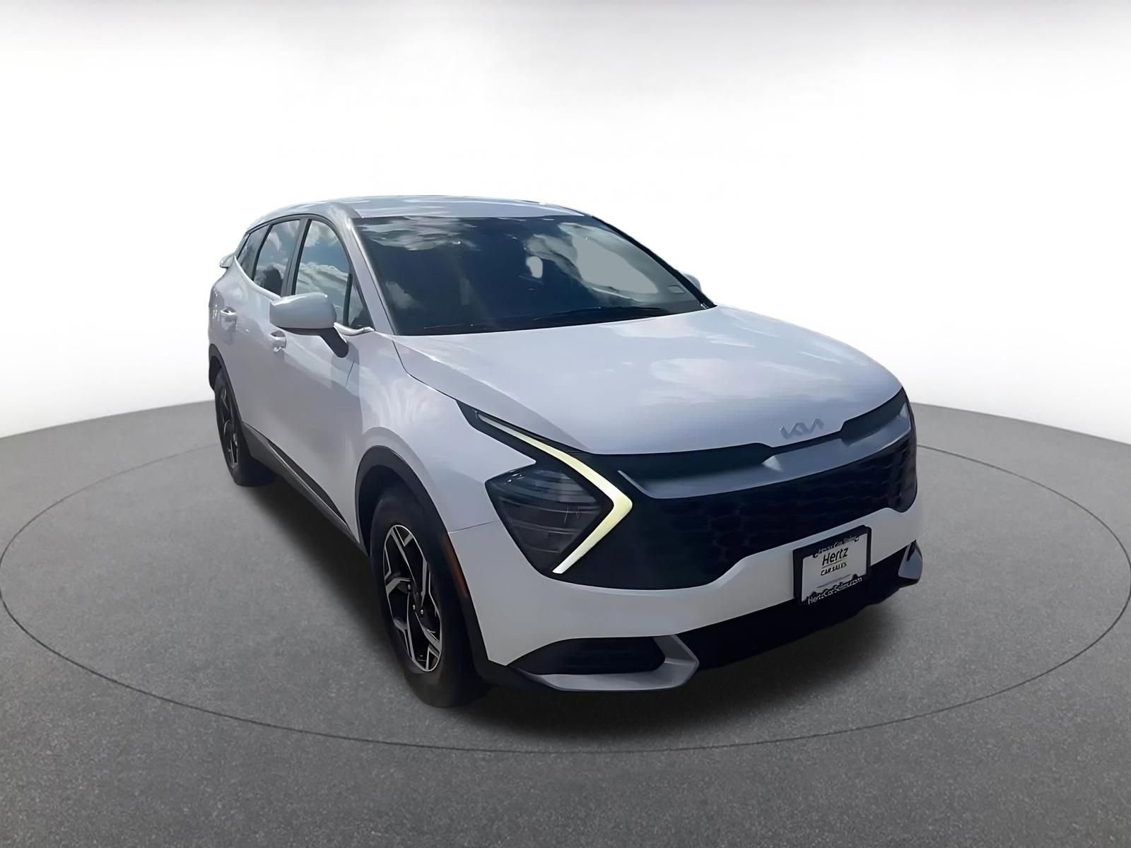 Used 2025 Kia Sportage LX image 3