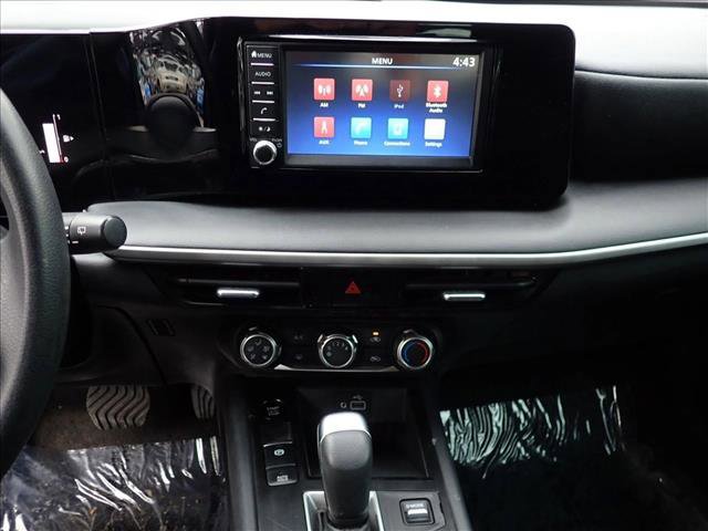 Used 2025 Nissan Kicks S image 15