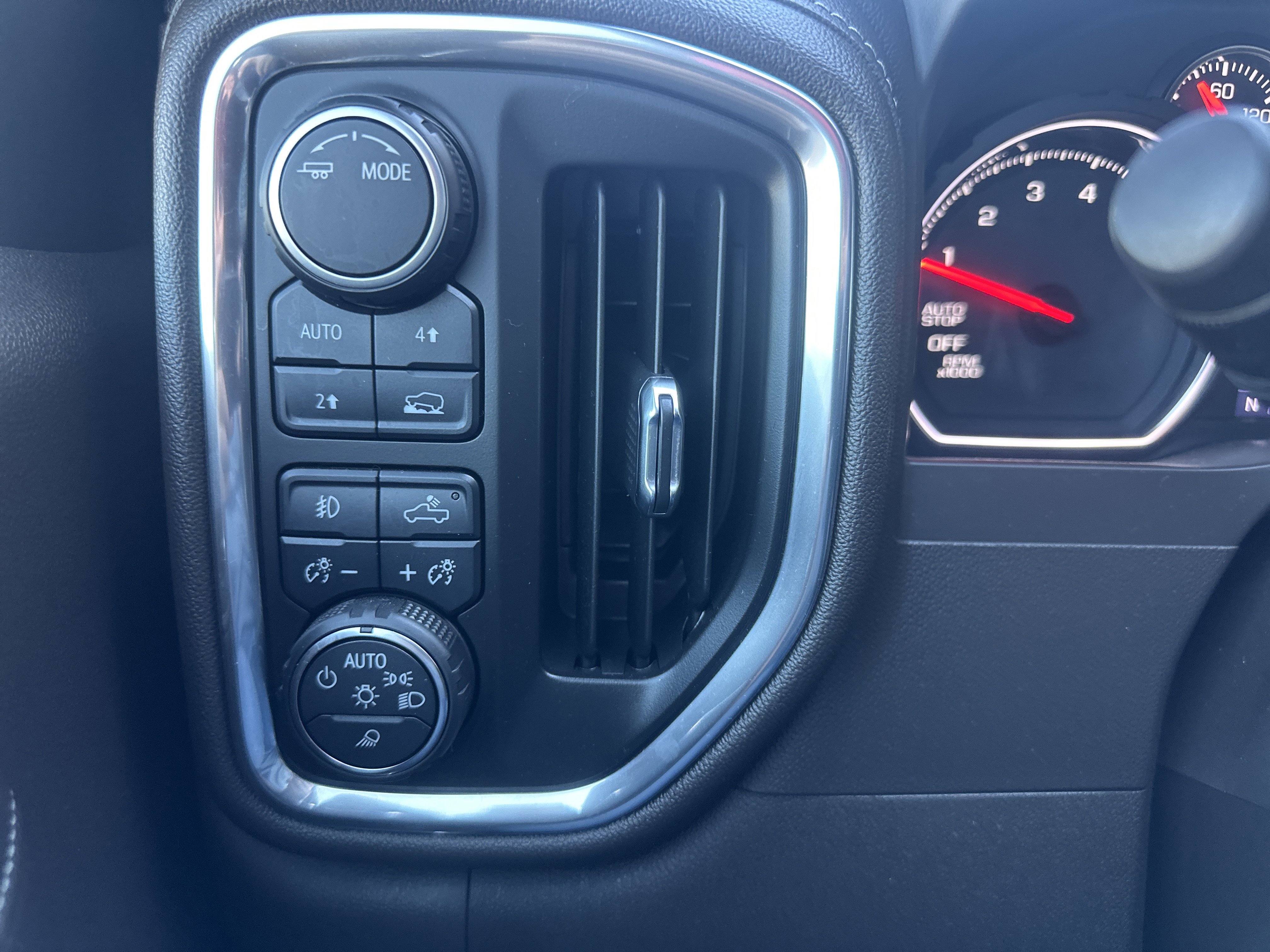 Used 2020 Chevrolet Silverado 1500 LTZ w/ LTZ Plus Package image 15