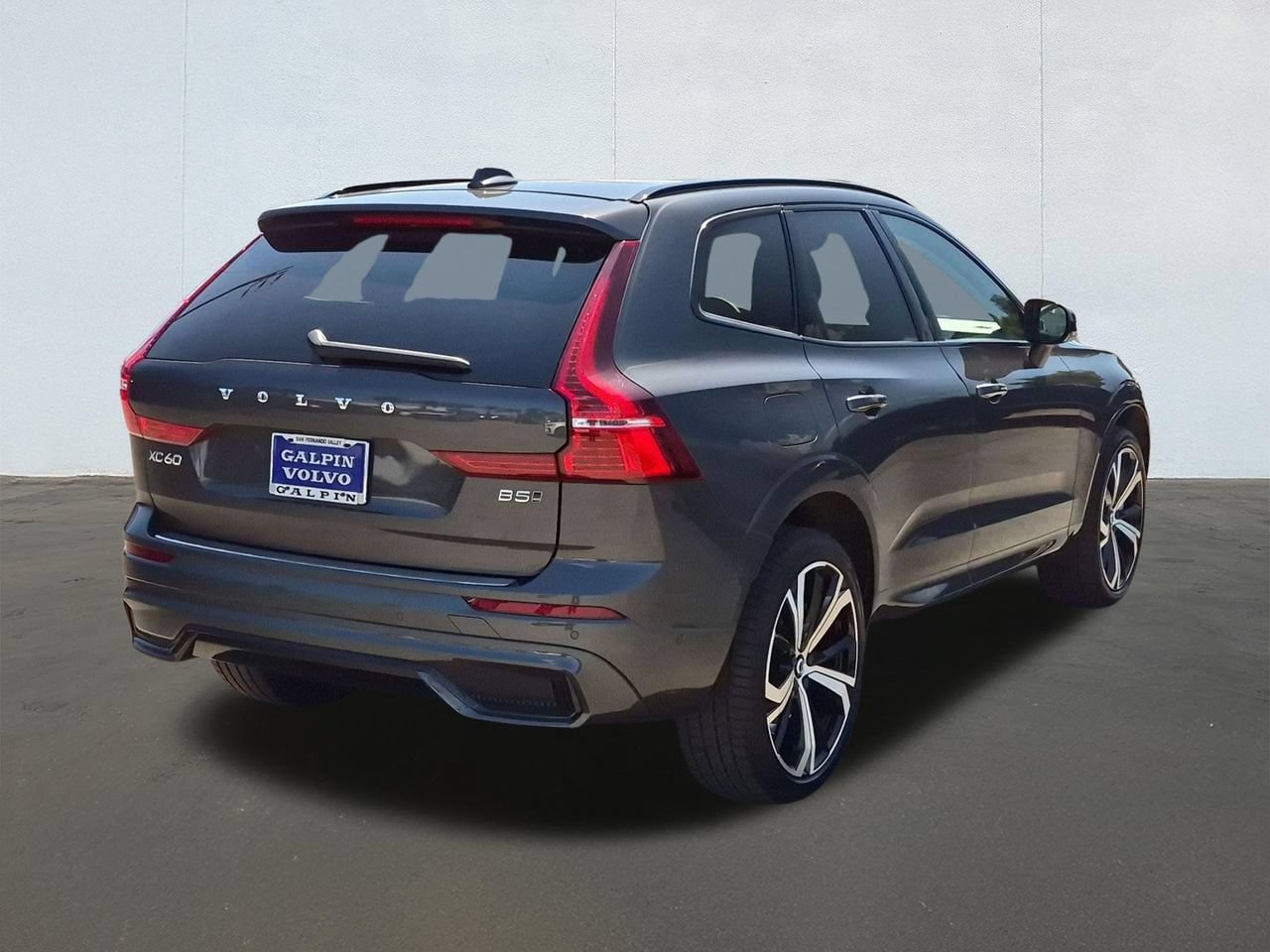 Certified 2024 Volvo XC60 B5 Ultimate w/ Protection Package Premier AWD/4WD image 5