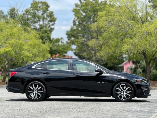 Used 2017 Chevrolet Malibu LT w/ Leather Package FWD image 4