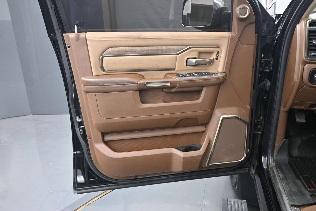 Used 2022 RAM 3500 Limited AWD/4WD image 32