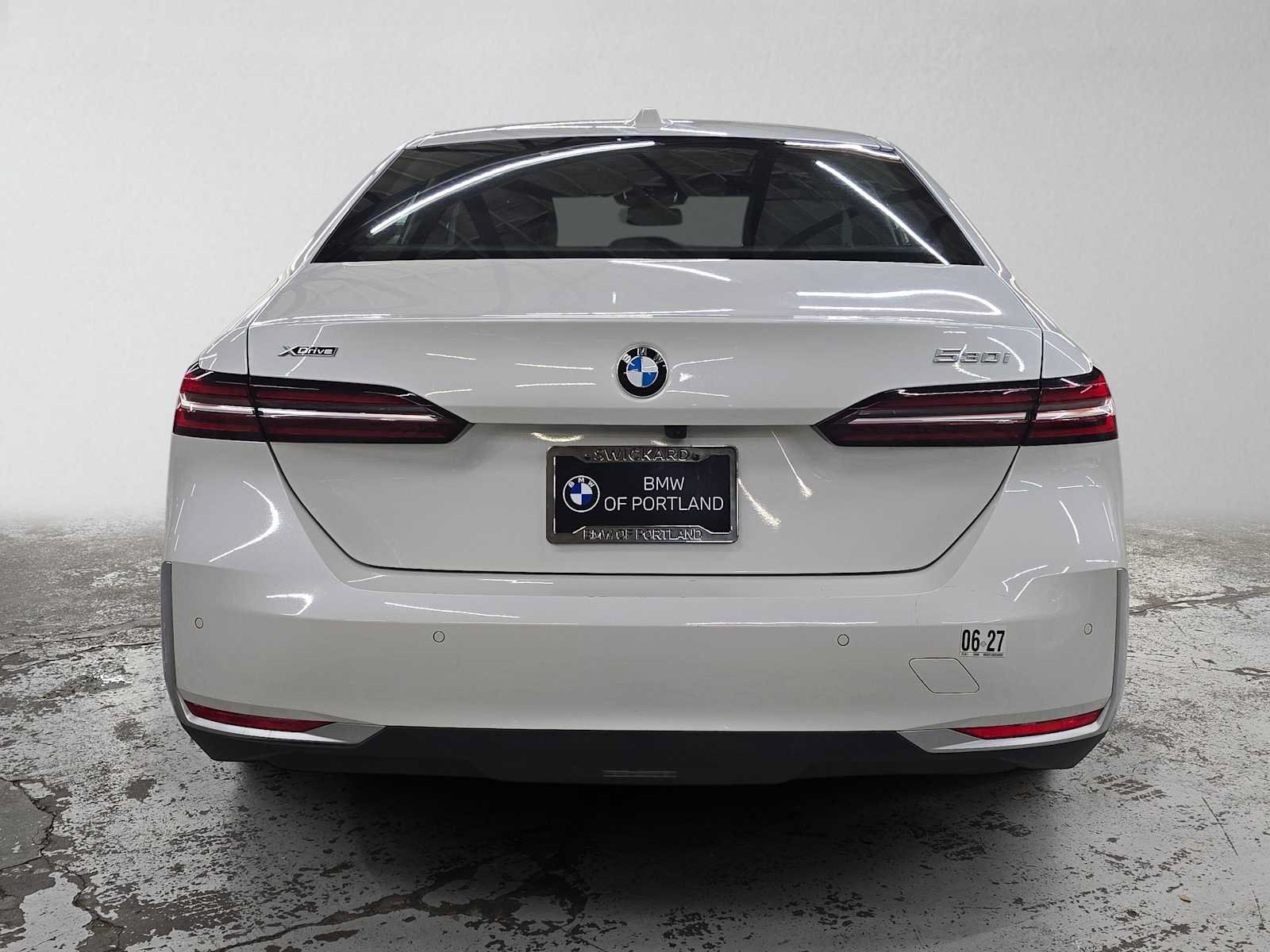 Used 2025 BMW 530i xDrive AWD/4WD image 4
