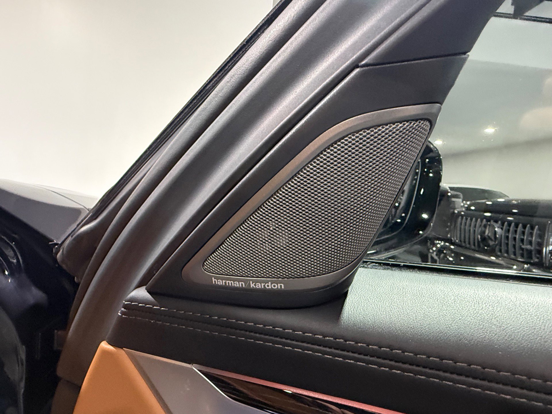 Used 2022 BMW 740i xDrive w/ M Sport Package image 60