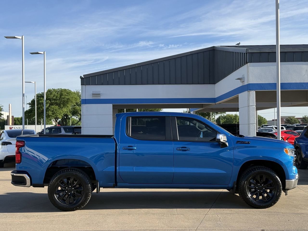 Used 2024 Chevrolet Silverado 1500 LT w/ Z71 Off-Road Package AWD/4WD image 3