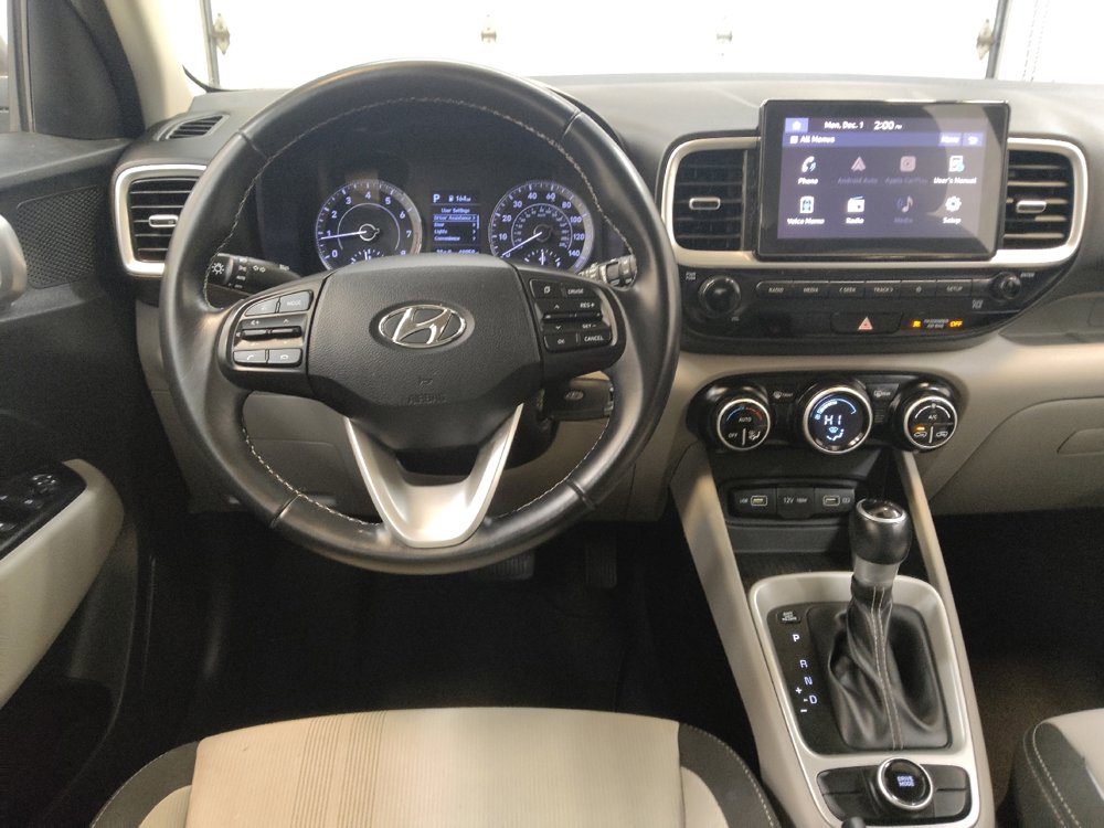 Used 2022 Hyundai Venue SEL image 22