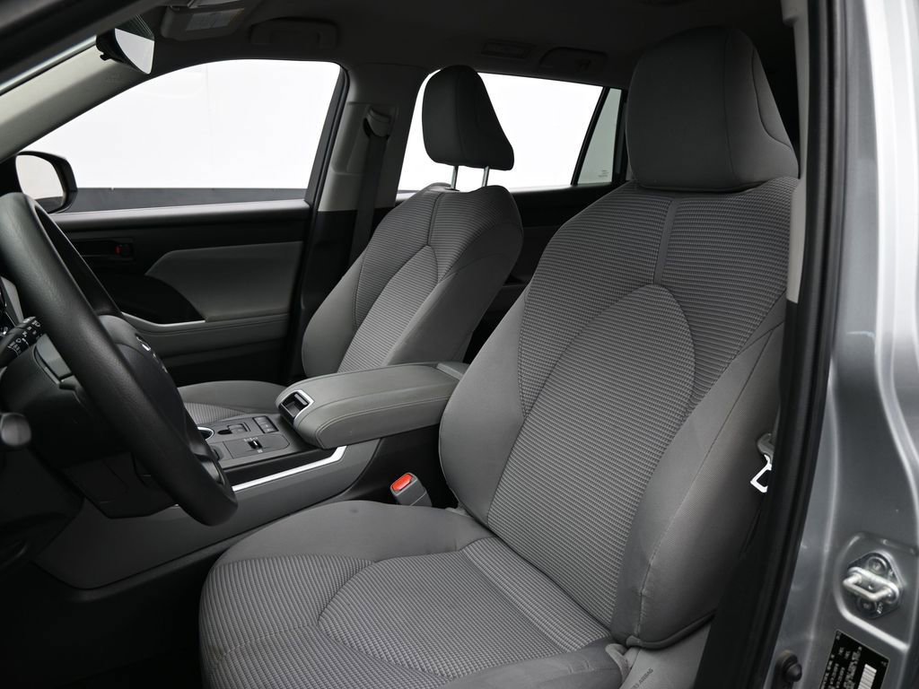 Used 2022 Toyota Highlander L image 10