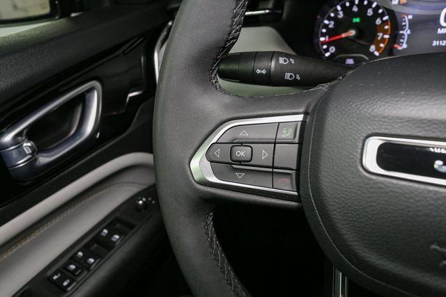 Used 2023 Jeep Compass Limited image 30