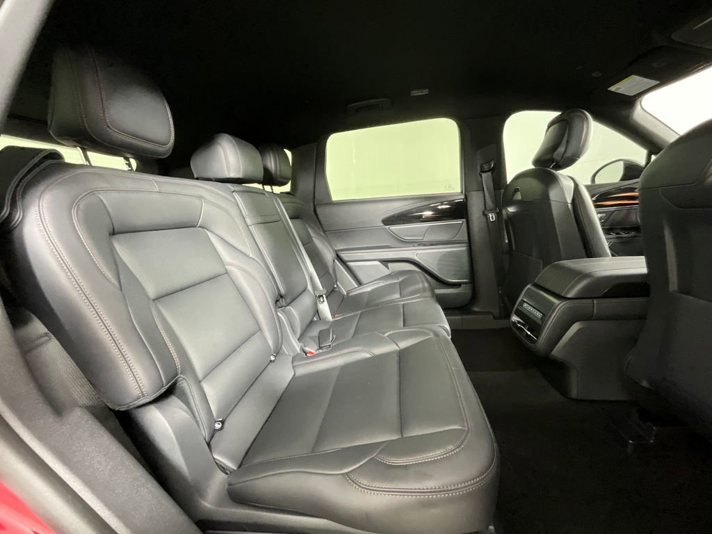 Used 2025 Lincoln Nautilus Premier w/ Jet Appearance Package image 23