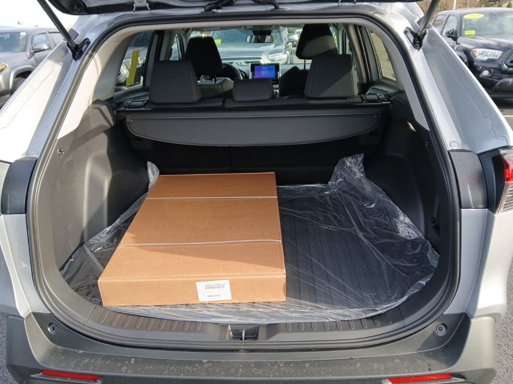 New 2025 Toyota RAV4 LE image 9