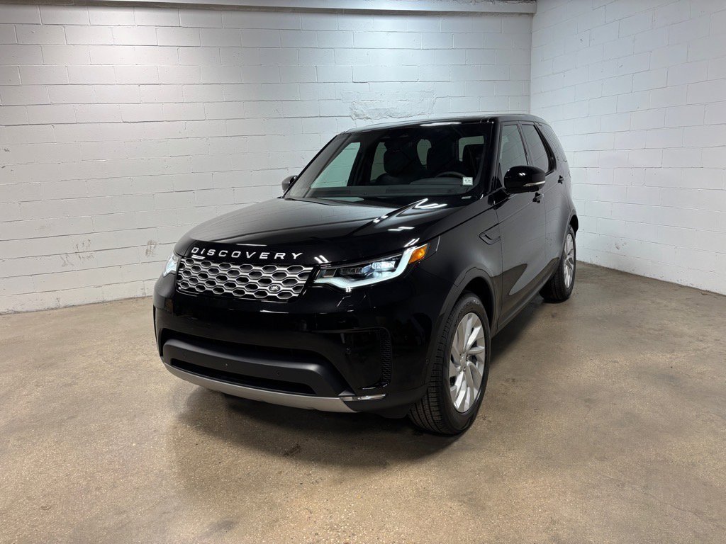 Used 2025 Land Rover Discovery S image 2