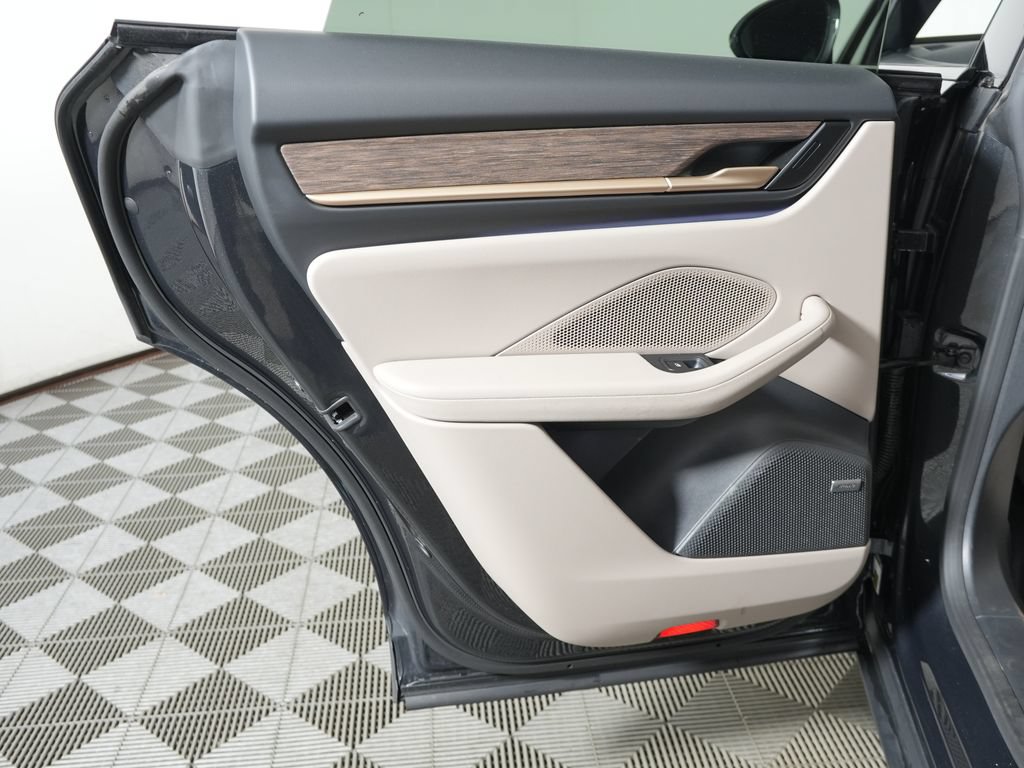 Certified 2025 Porsche Macan 4 Electric AWD/4WD image 38