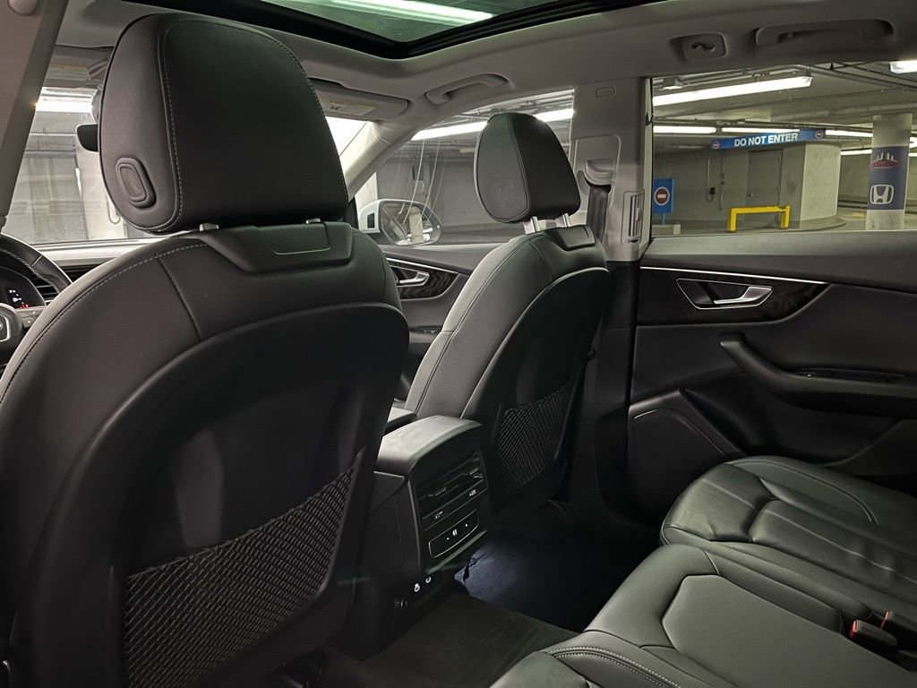 Used 2023 Audi Q8 Premium image 19