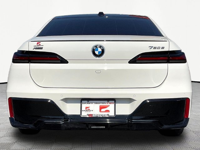 Used 2025 BMW 750e xDrive w/ Premium Package AWD/4WD image 6