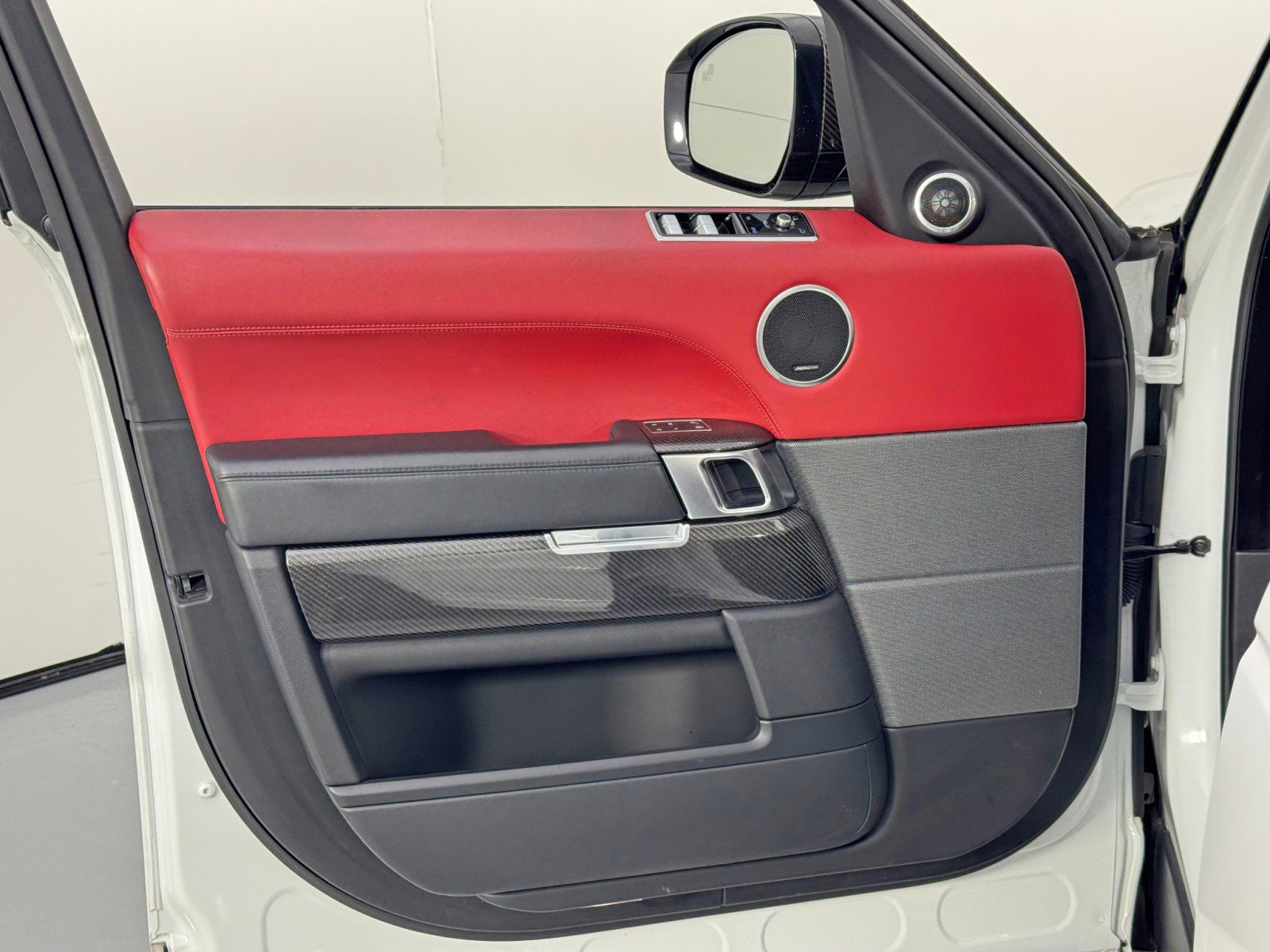 Used 2019 Land Rover Range Rover Sport SVR image 47