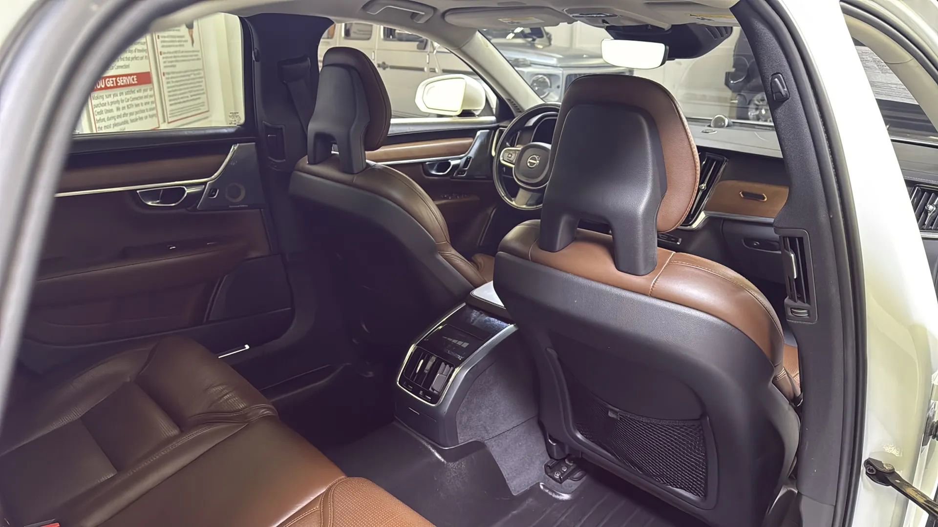 Used 2018 Volvo S90 T6 Inscription image 21