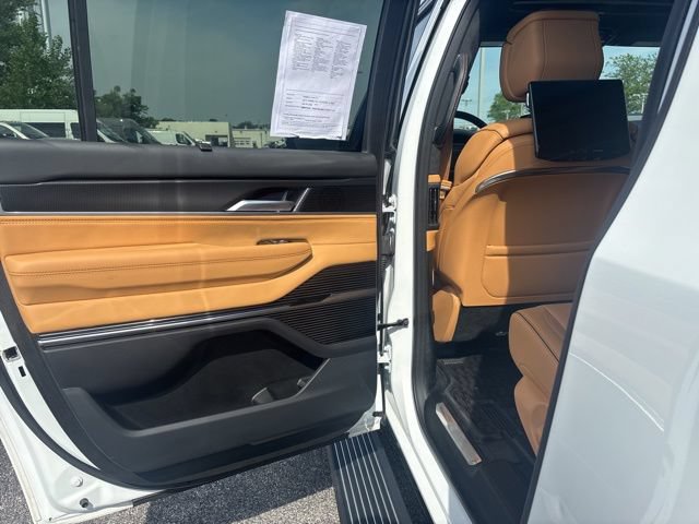 Used 2025 Jeep Grand Wagoneer L Series III w/ Rear Seat Video Group 1 AWD/4WD image 17