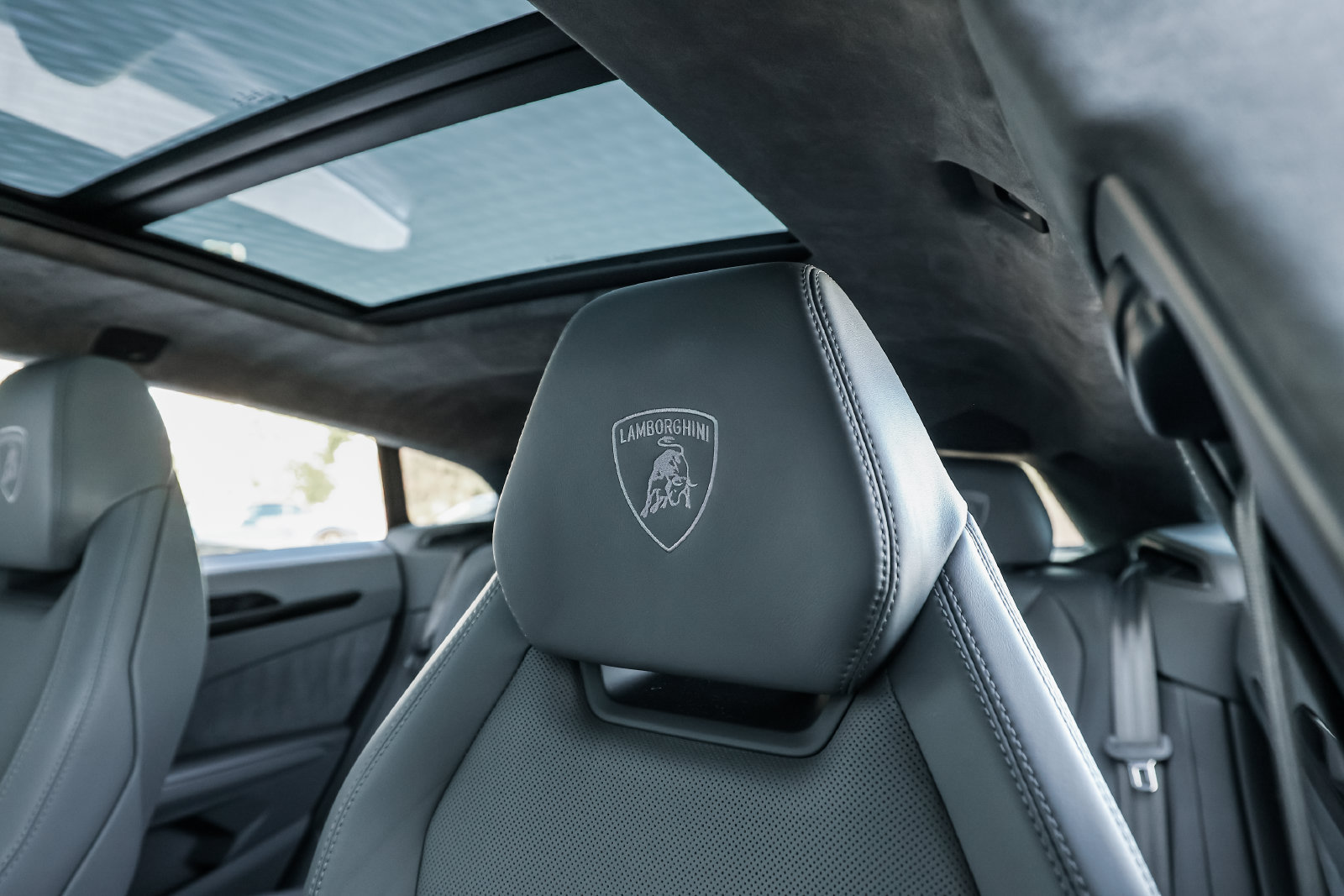 Used 2021 Lamborghini Urus AWD/4WD image 27