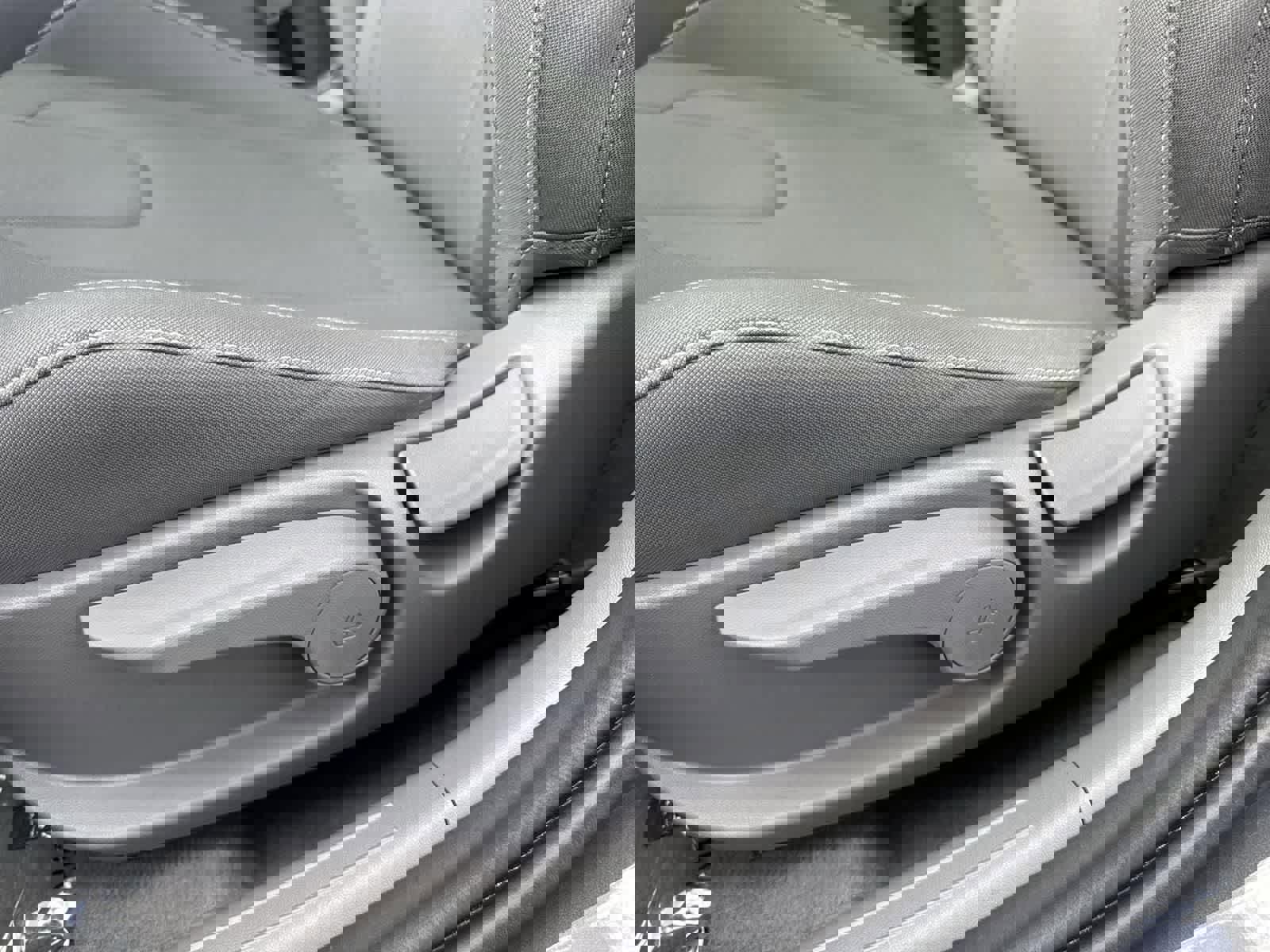 Certified 2025 Hyundai Elantra Sport image 23