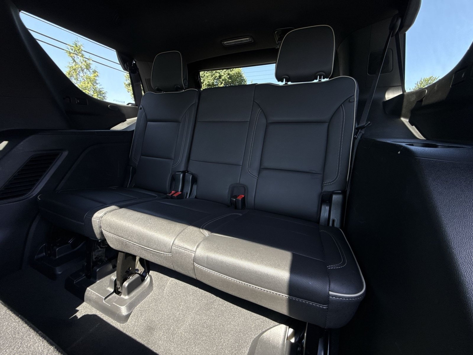 Used 2023 GMC Yukon SLT w/ SLT Premium Package RWD image 26