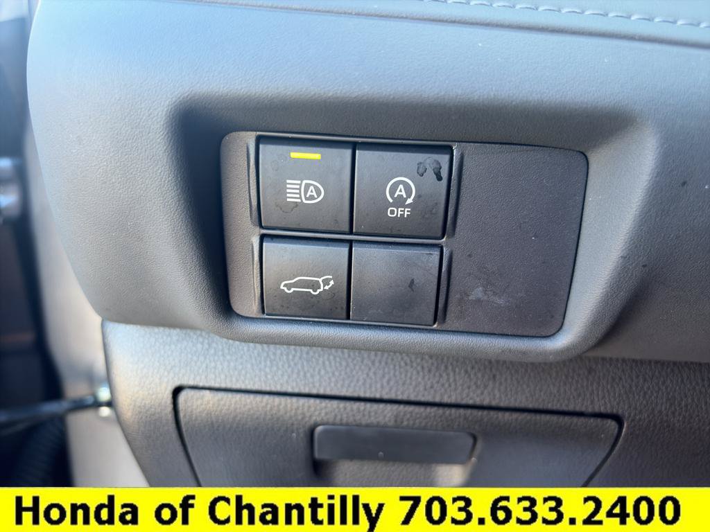 Used 2023 Toyota Highlander LE AWD/4WD image 19