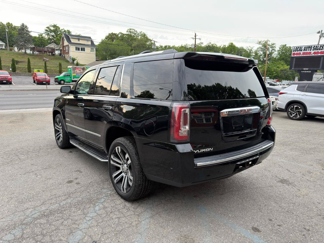 Used 2017 GMC Yukon Denali w/ Open Road Package AWD/4WD image 7