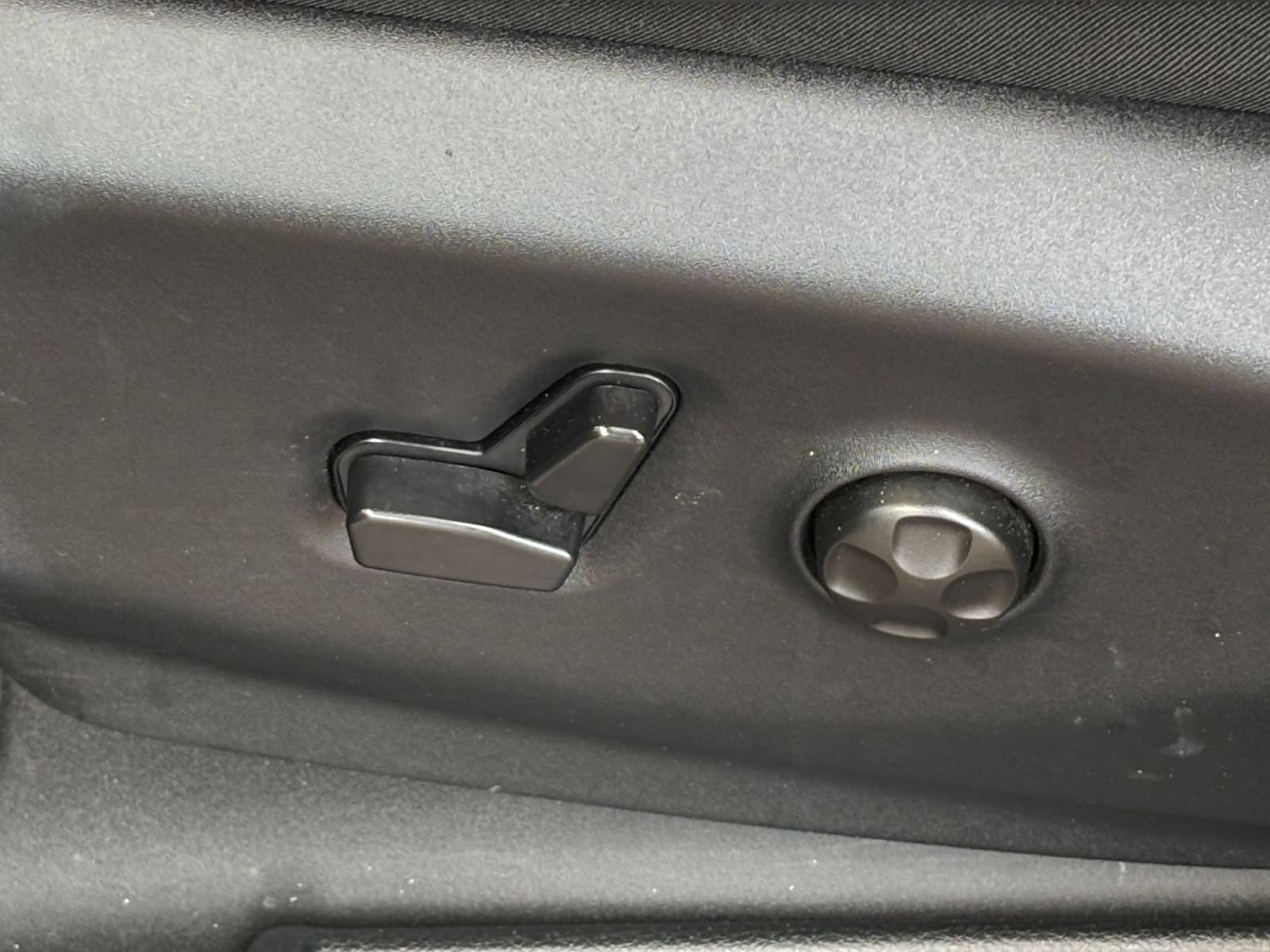 Used 2025 Chrysler Pacifica Limited FWD image 22