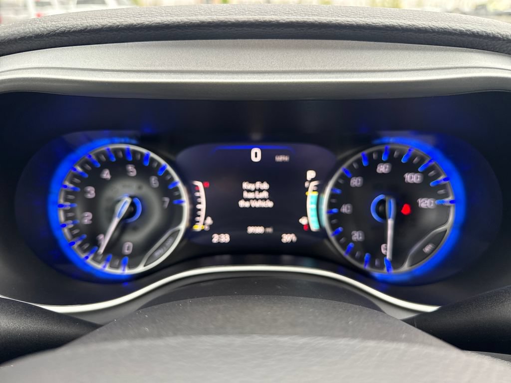 Used 2024 Chrysler Pacifica Touring FWD image 18