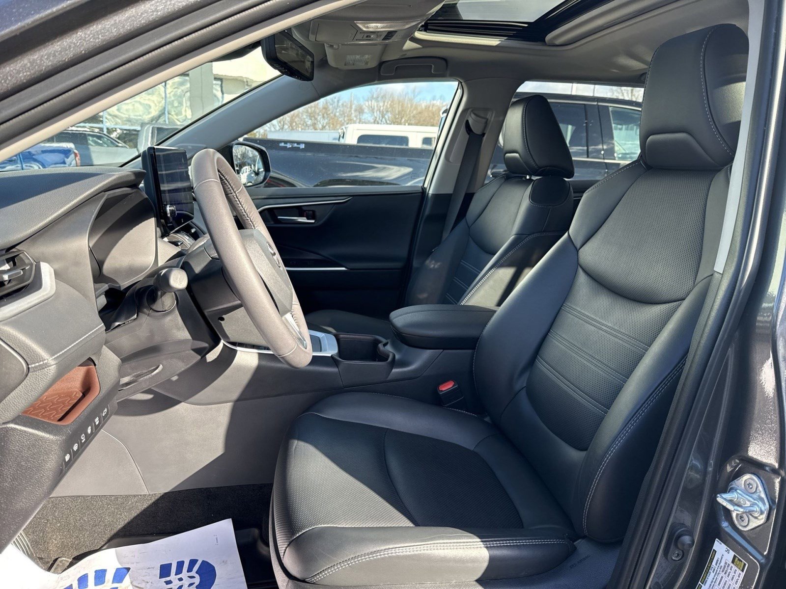 Used 2023 Toyota RAV4 Limited image 12