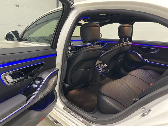 Used 2022 Mercedes-Benz S 500 4MATIC w/ AMG Line Package image 39