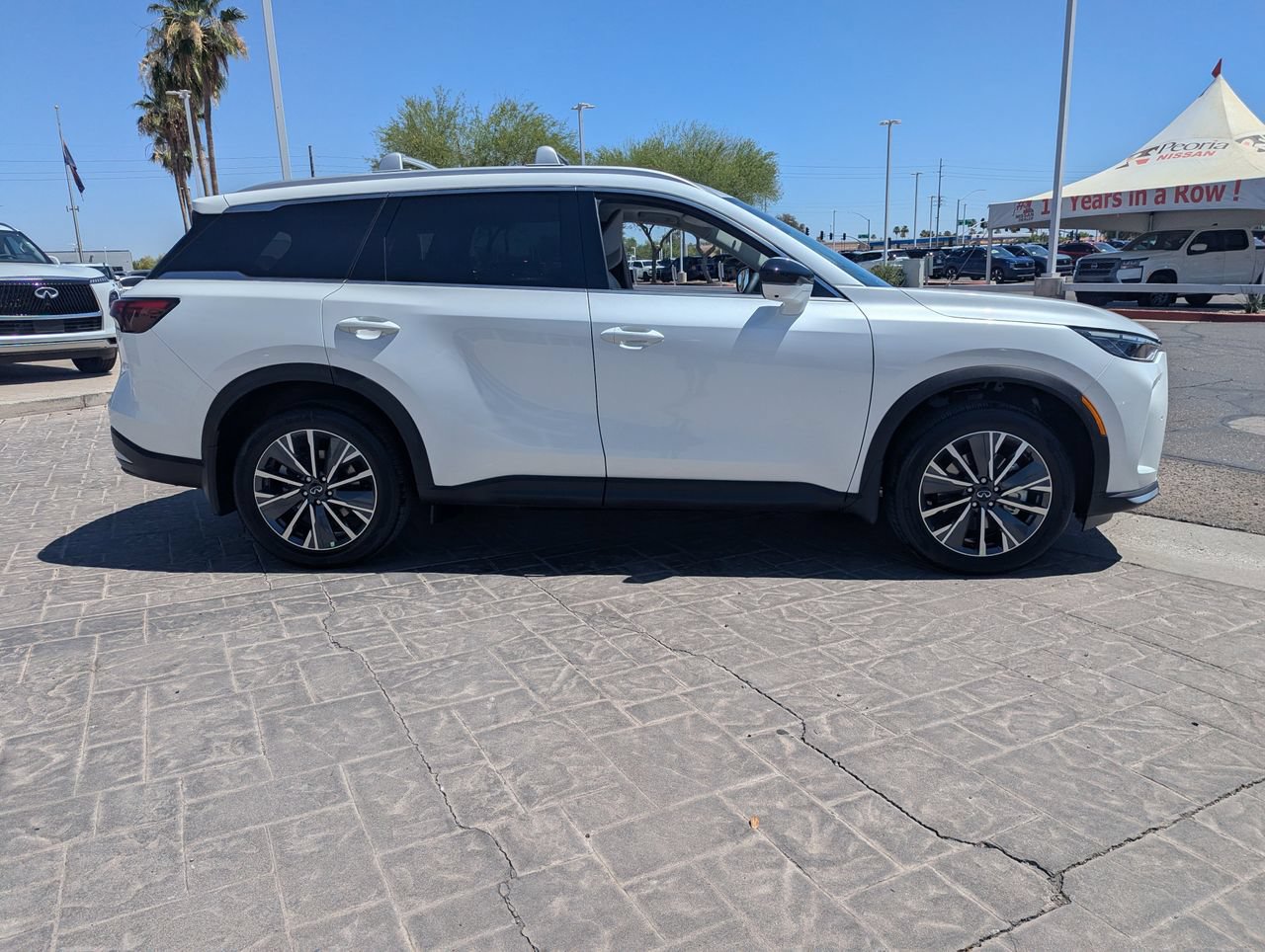 Certified 2027 INFINITI QX60 Luxe w/ Family Package FWD image 6