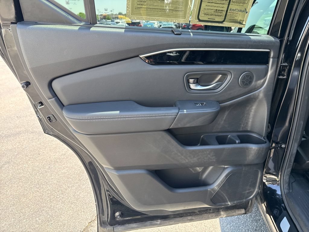 Used 2025 Honda Pilot EX-L image 33