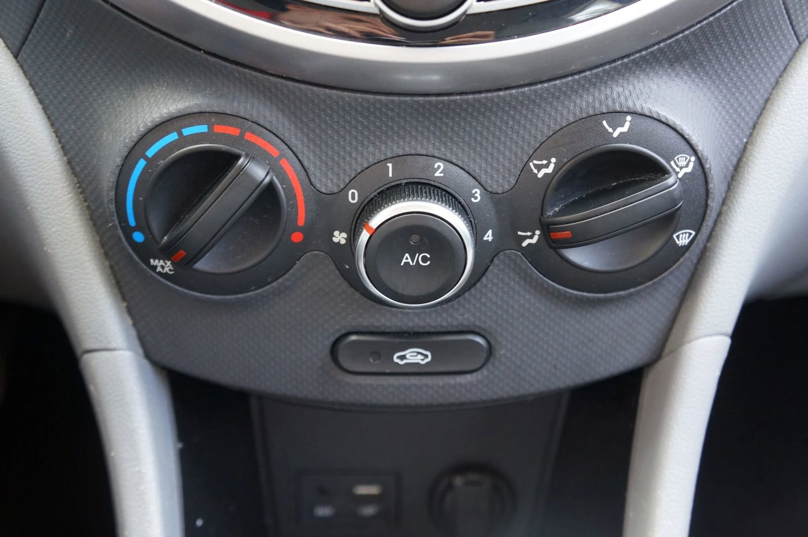 Used 2015 Hyundai Accent GLS w/ Option Group 03 image 24