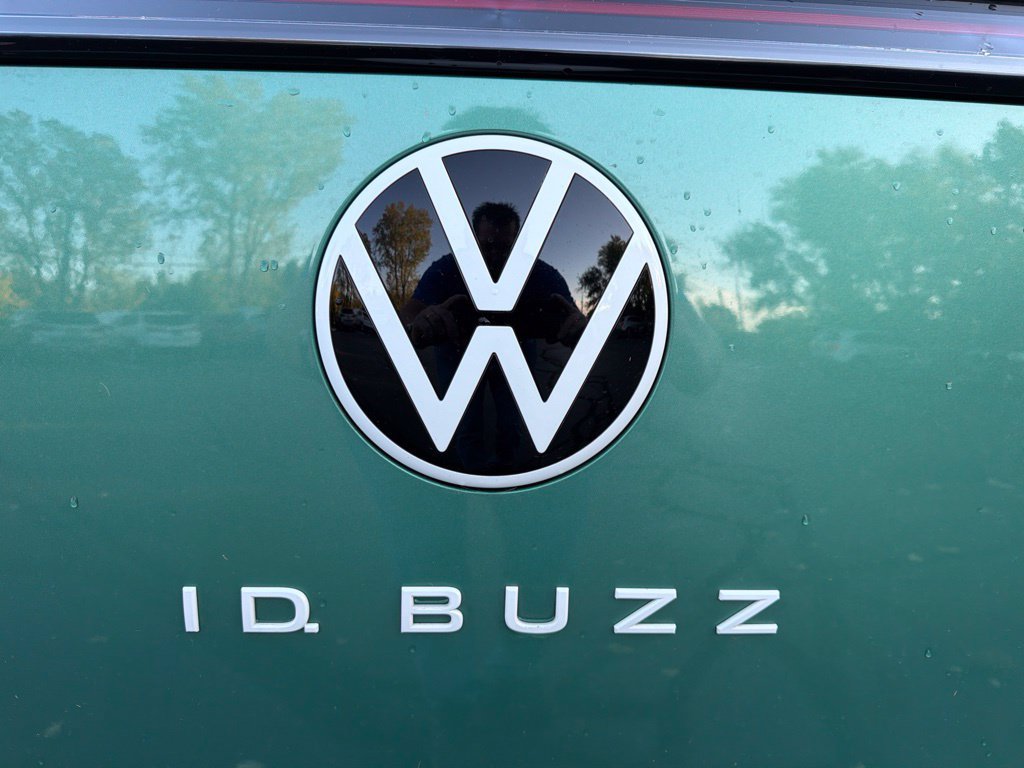 Used 2025 Volkswagen ID. Buzz 1st Edition AWD/4WD image 7