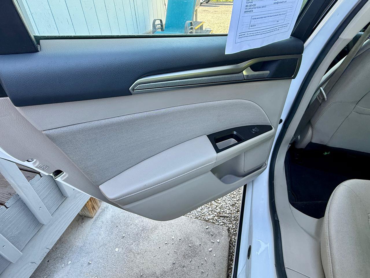 Used 2017 Ford Fusion SE w/ Fusion SE Technology Package FWD image 25