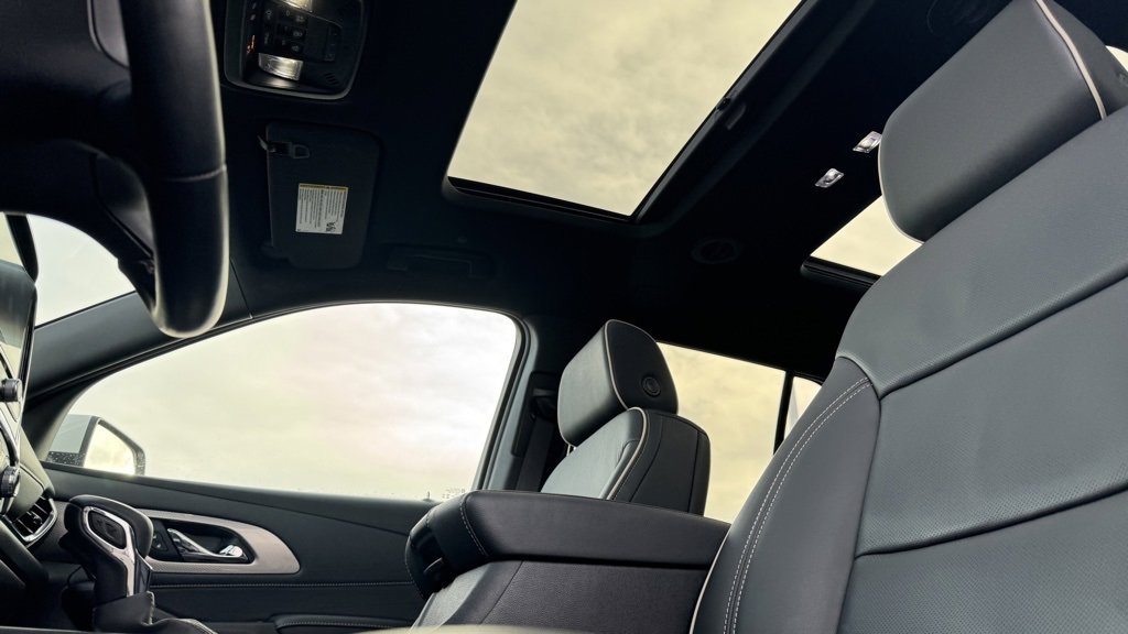 Used 2023 Chevrolet Traverse Premier image 12