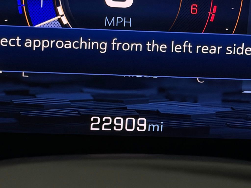 Used 2025 Chevrolet Suburban RST RWD image 16