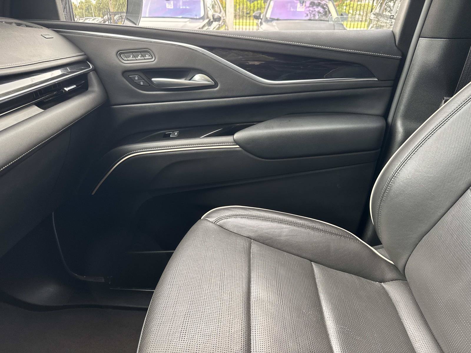 Used 2024 Cadillac Escalade Sport AWD/4WD image 25