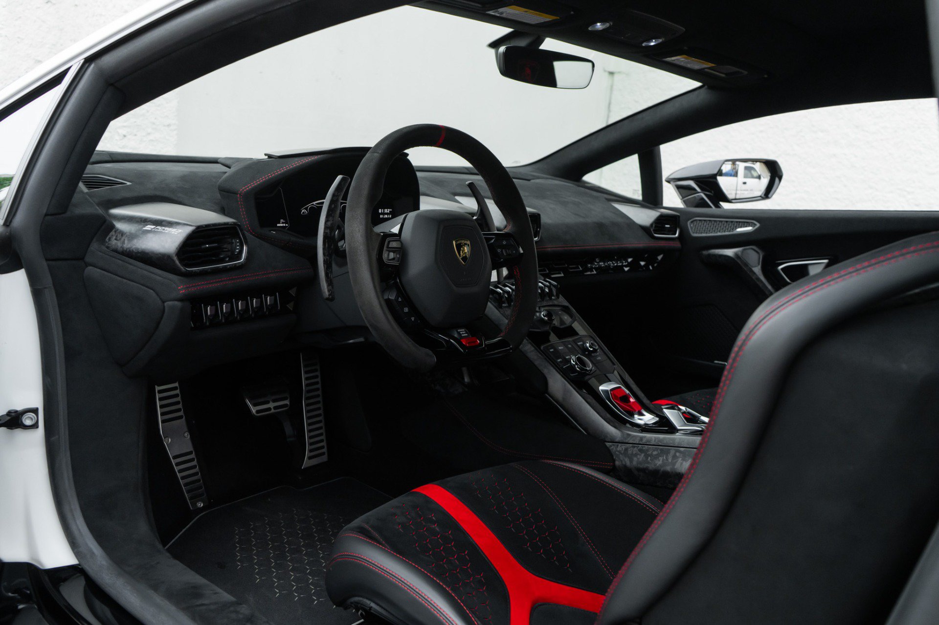 Used 2018 Lamborghini Huracan Performante AWD/4WD image 5