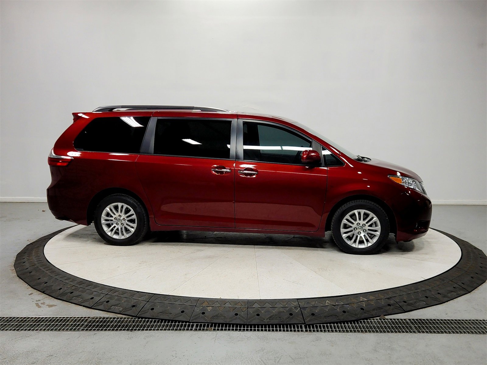 Used 2015 Toyota Sienna XLE Premium image 8