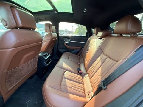 Used 2021 Audi e-tron Prestige w/ Prestige Package AWD/4WD image 17