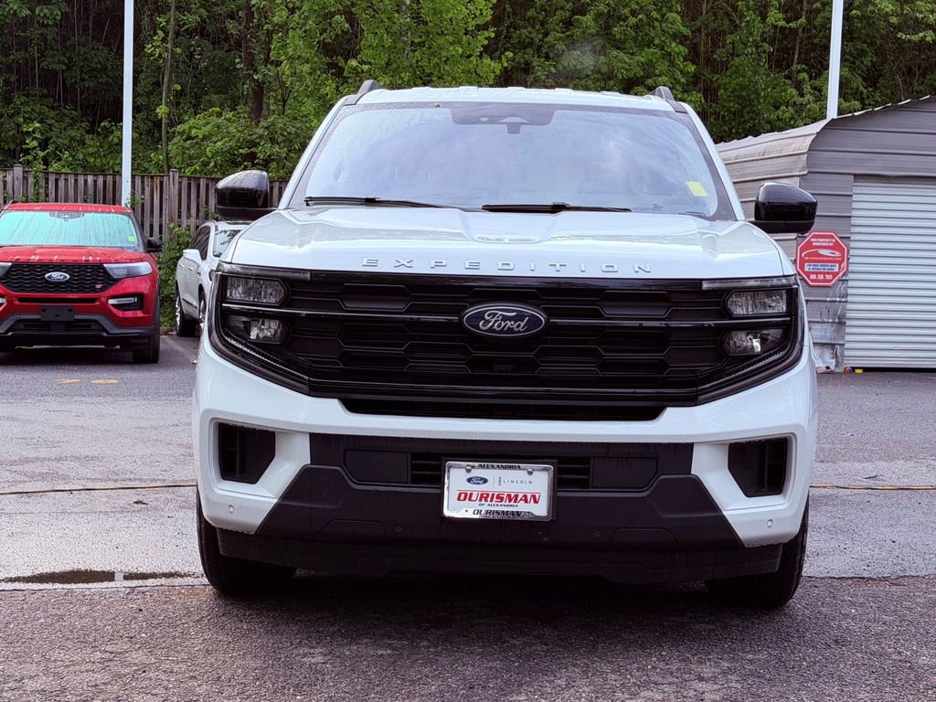 Used 2025 Ford Expedition Max Active AWD/4WD image 2